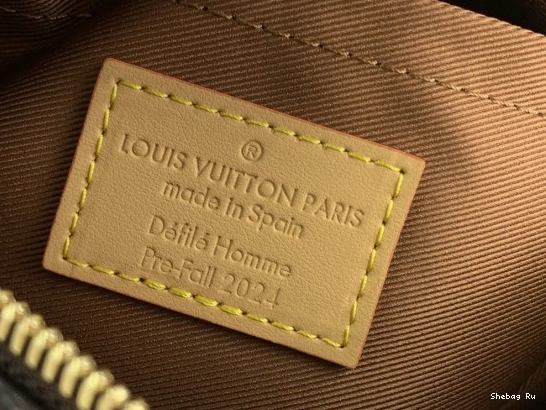 Chess LOUIS Messenger-24*24*8CM VUITTON 0729